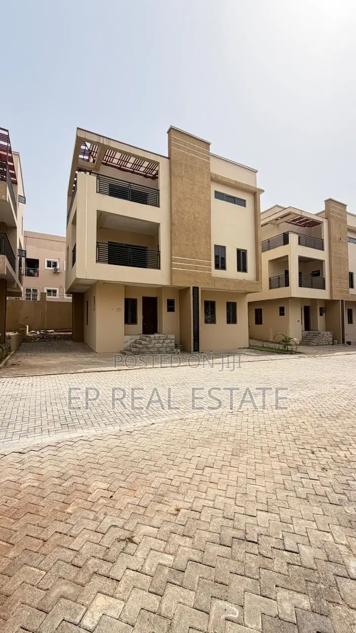 Furnished 5bdrm Duplex in Life Camp for sale in Life Camp