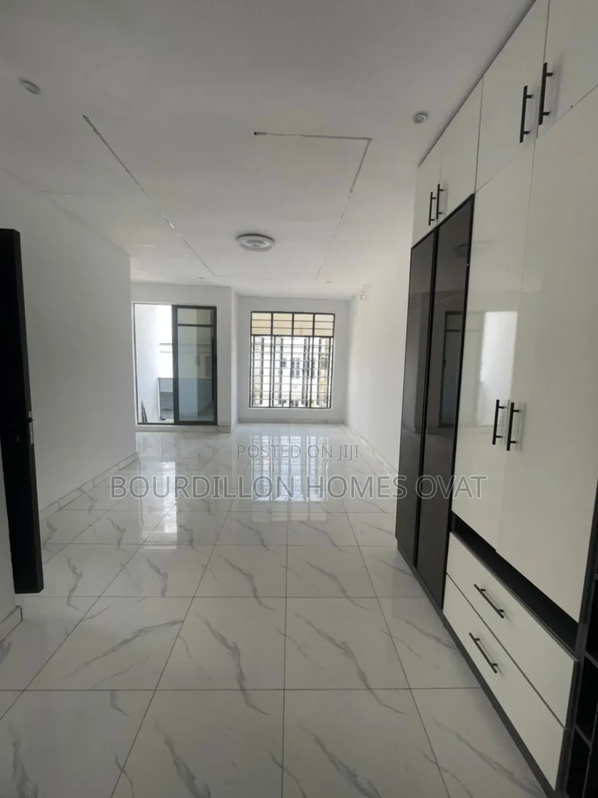 3bdrm Duplex in Ikota for sale in Ikota
