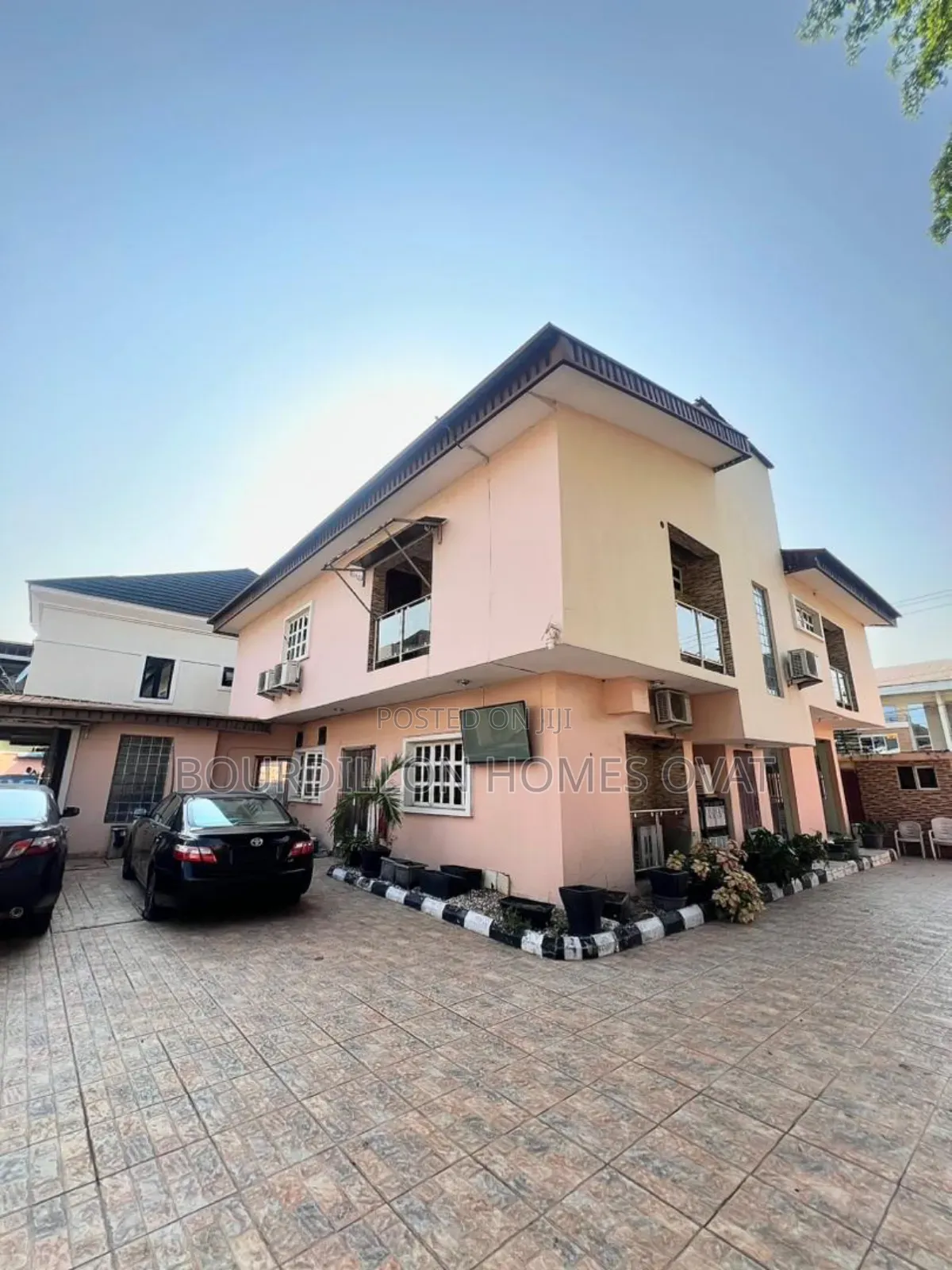 Furnished 17bdrm Apartment in Lekki Phase 1 for rent in Lekki Phase 1
