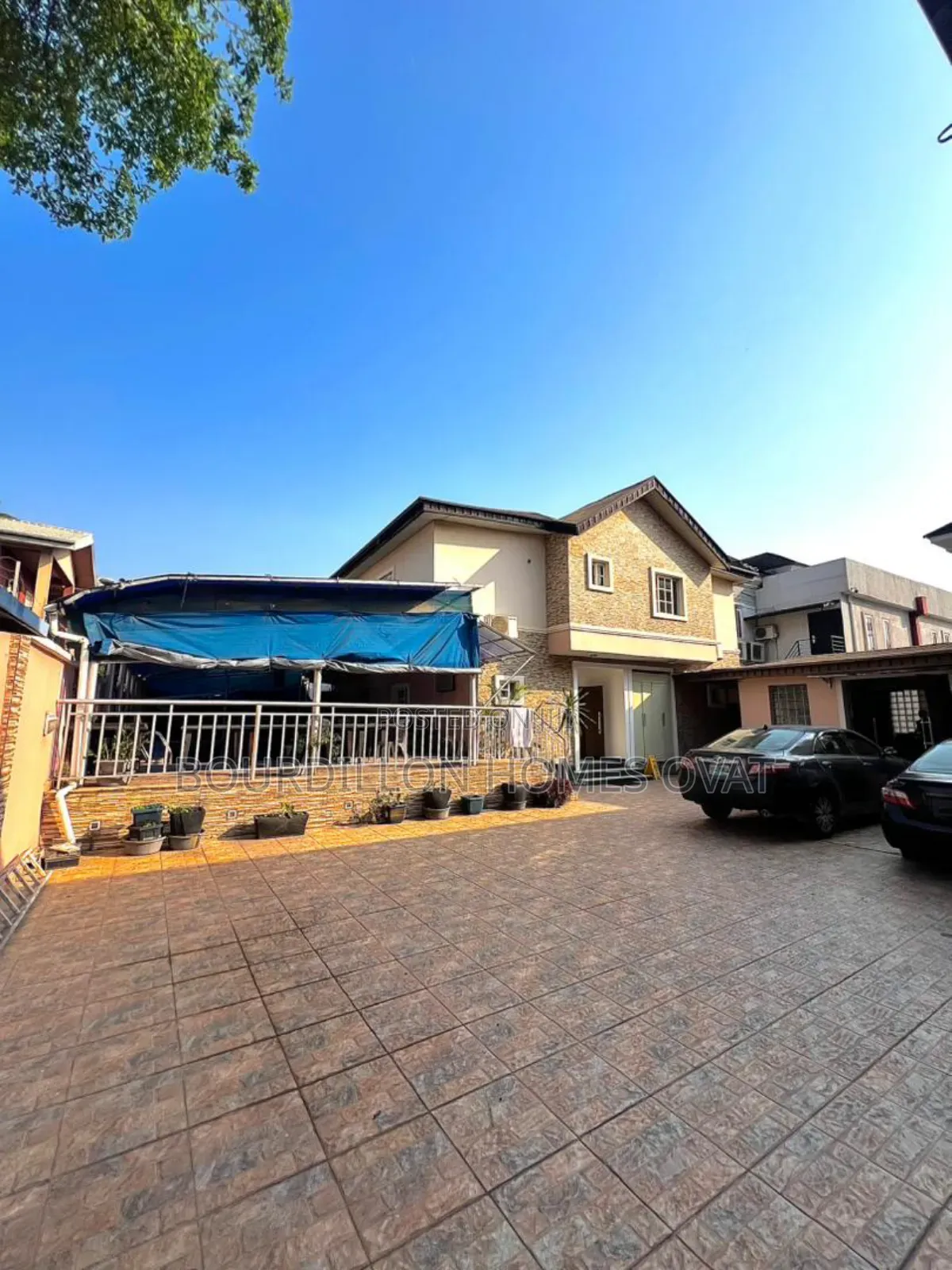 Furnished 17bdrm Apartment in Lekki Phase 1 for rent in Lekki Phase 1