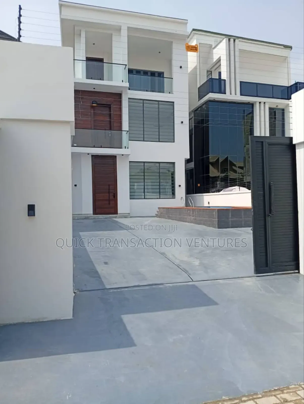 4bdrm Duplex in Chevron for sale in Chevron