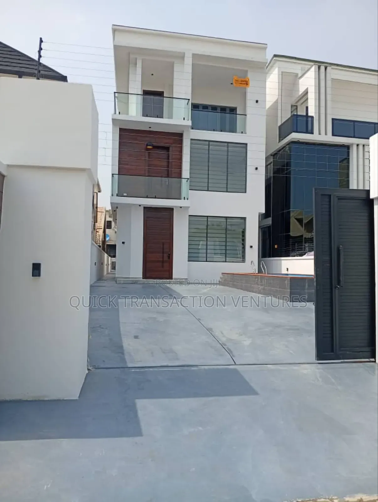 4bdrm Duplex in Chevron for sale in Chevron