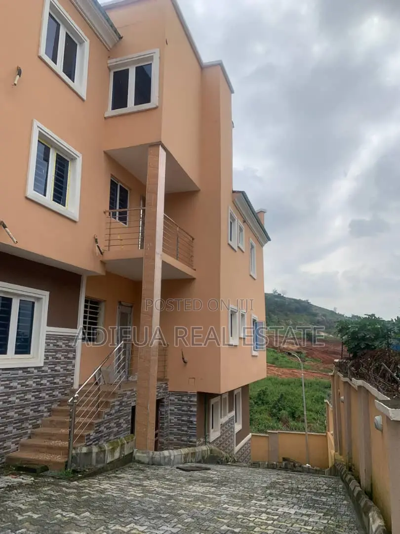 20bdrm Apartment in Adifua Realestate, Dawaki for sale in Dawaki