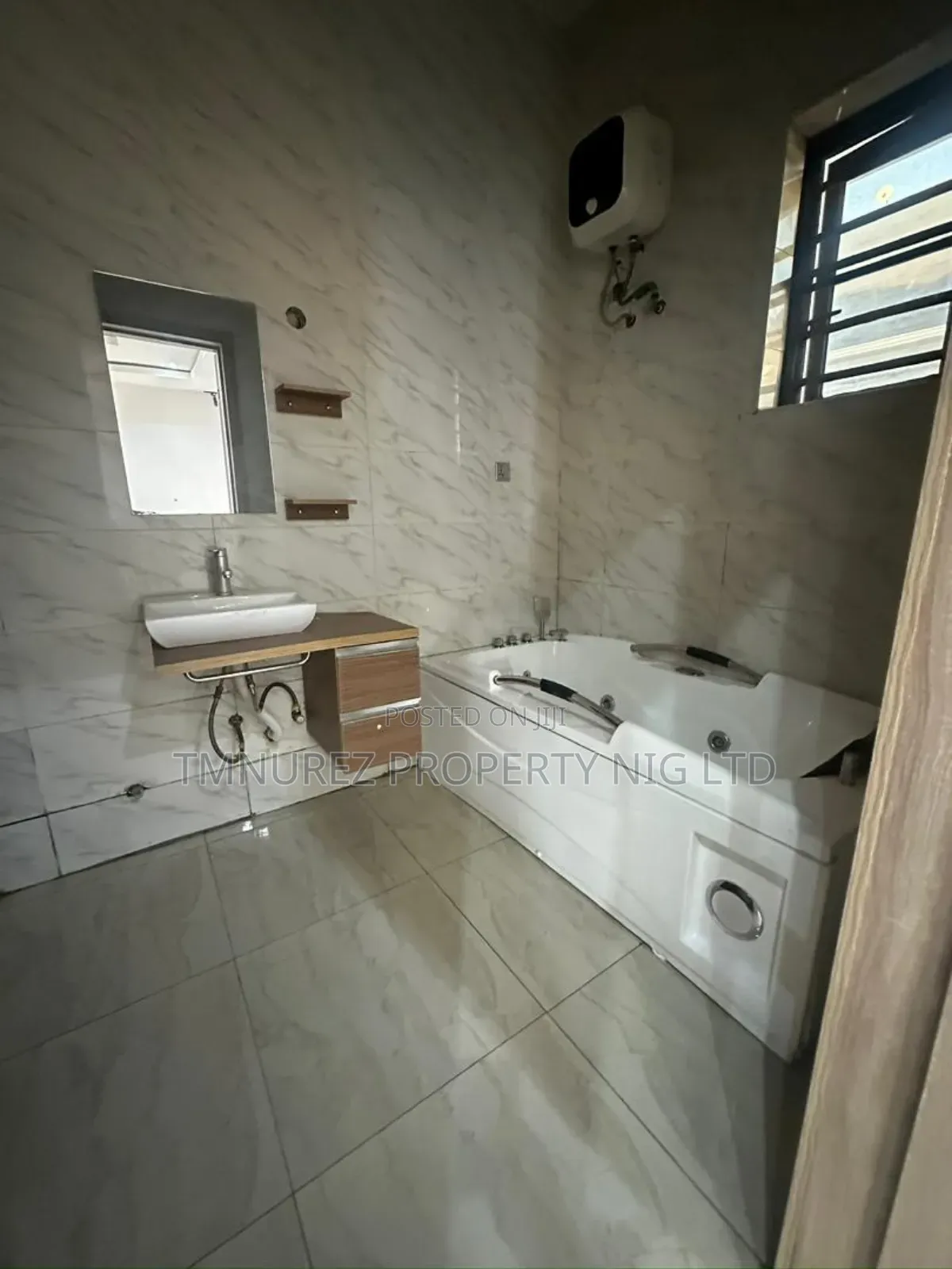 Studio Apartment in Orchild Road, Chevron for rent in Chevron