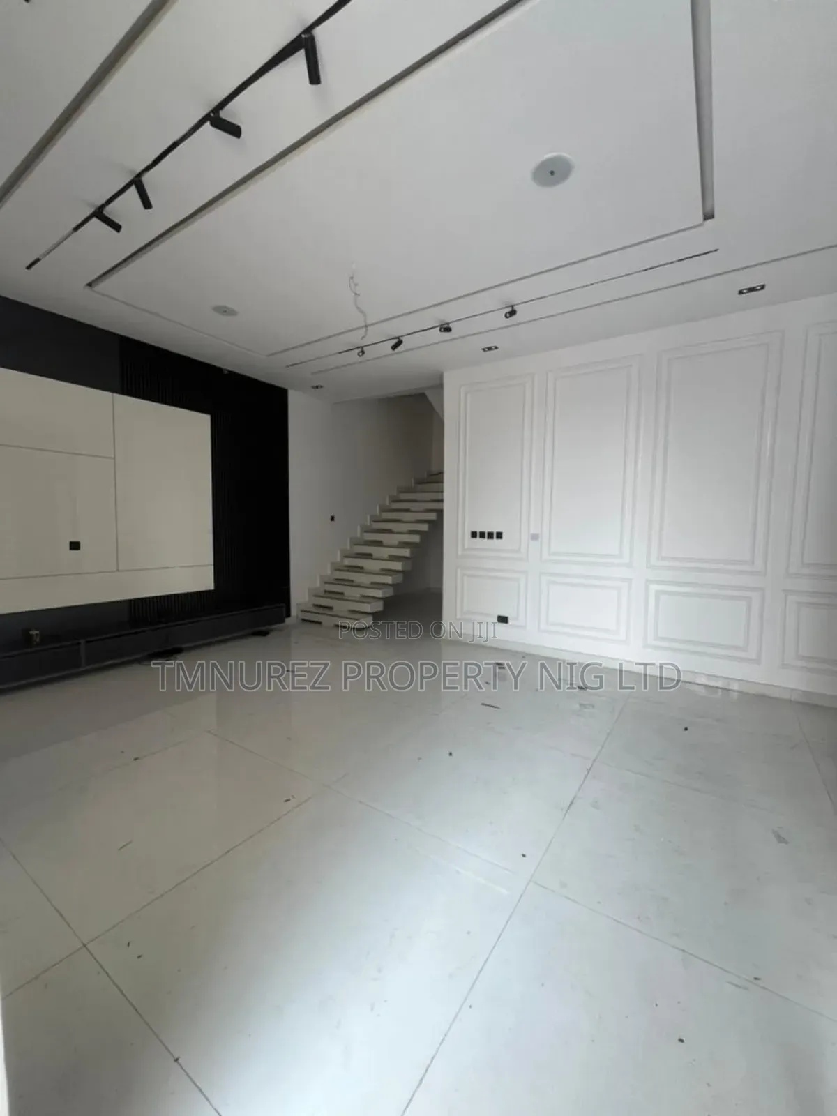 4bdrm Duplex in Chevron for rent in Chevron