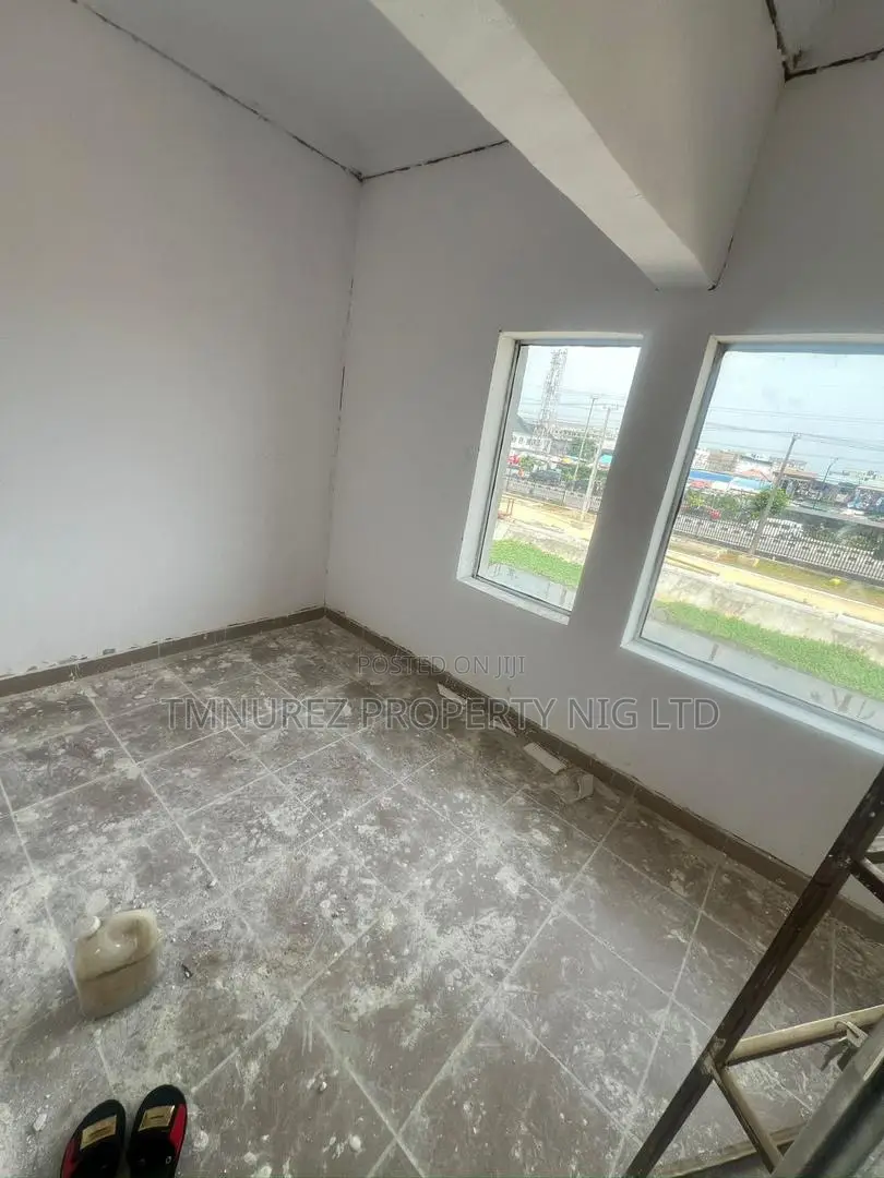 Shop for Rent Lekki Phase1 in Lekki Phase 1