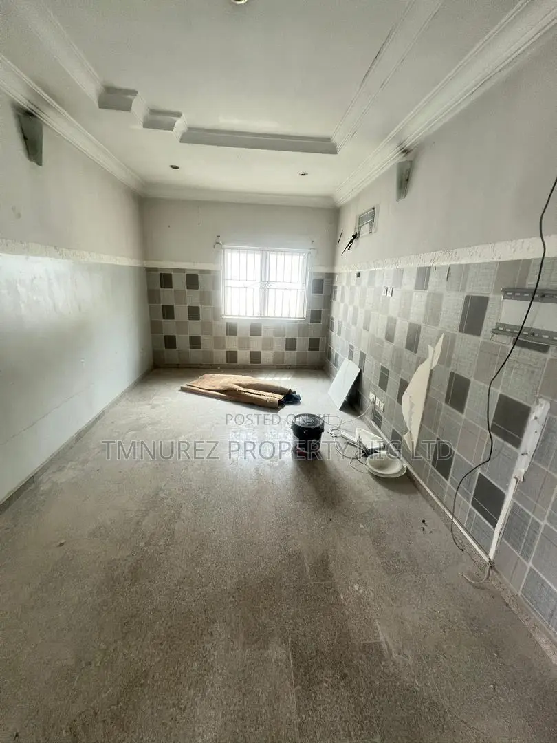 Shop Showroom for Rent in a Very Good Place Face Road Lekki Phase1 in Lekki Phase 1