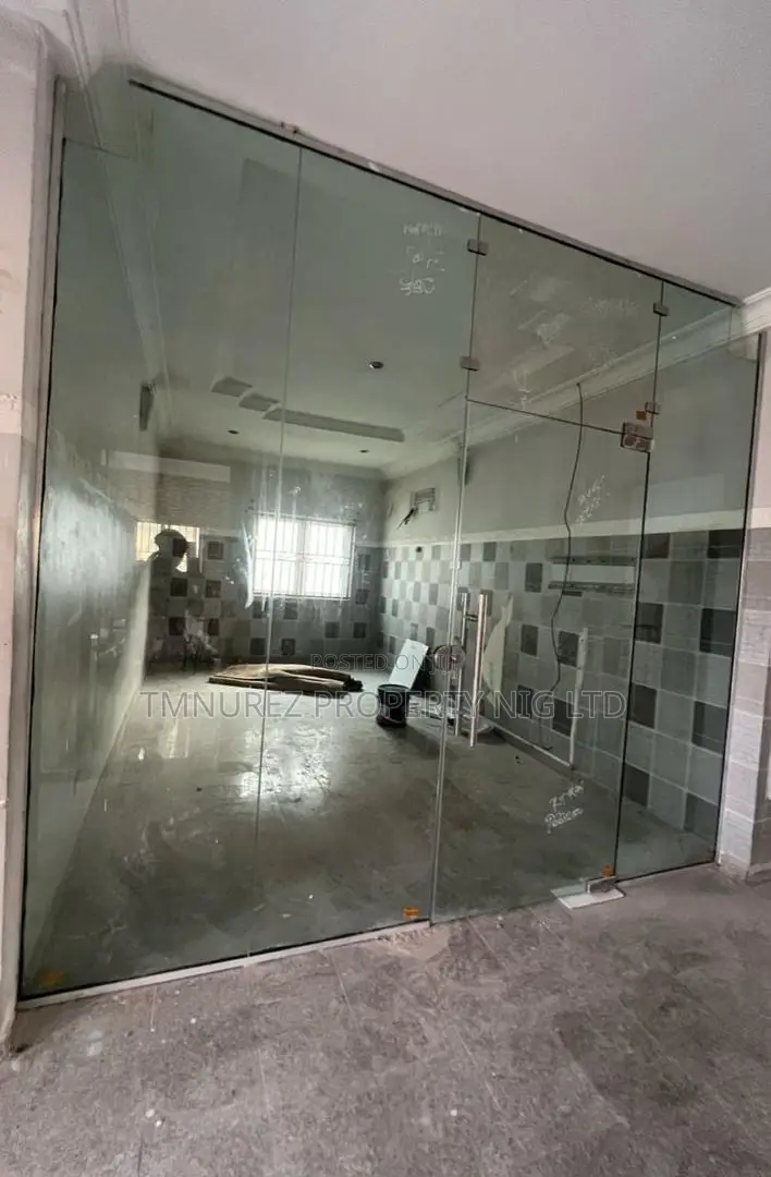 Shop Showroom for Rent in a Very Good Place Face Road Lekki Phase1 in Lekki Phase 1