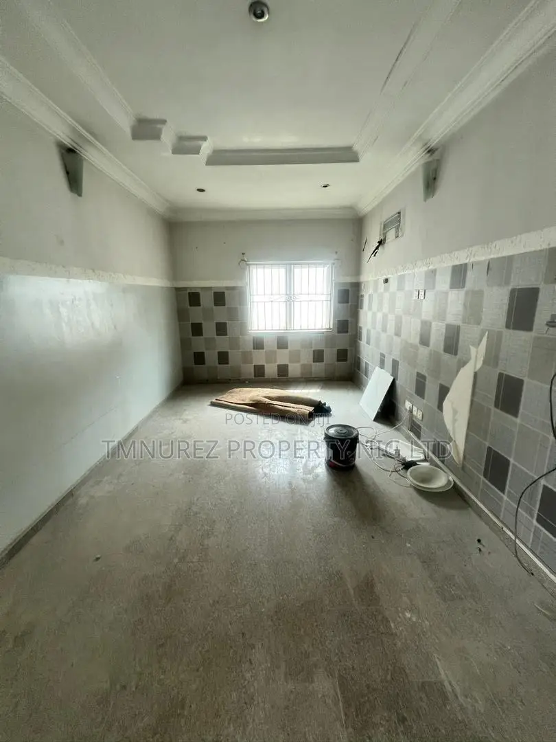 Shop Showroom for Rent in a Very Good Place Face Road Lekki Phase1 in Lekki Phase 1