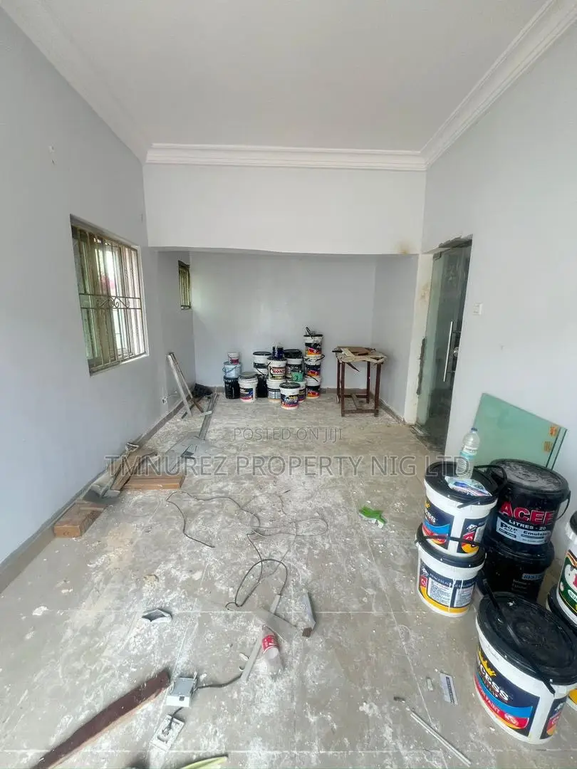 Shop Showroom for Rent in a Very Good Place Face Road Lekki Phase1 in Lekki Phase 1