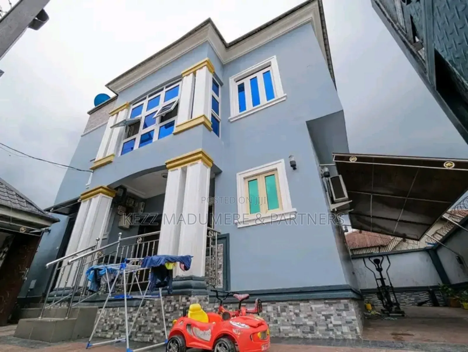 5bdrm Block of Flats in Akpa Ube Off Ibb for sale in Uyo