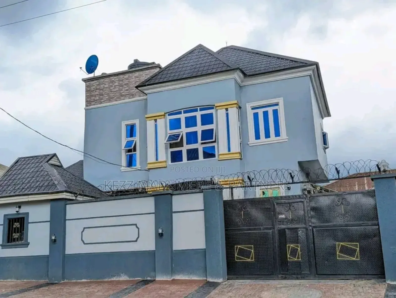 5bdrm Block of Flats in Akpa Ube Off Ibb for sale in Uyo