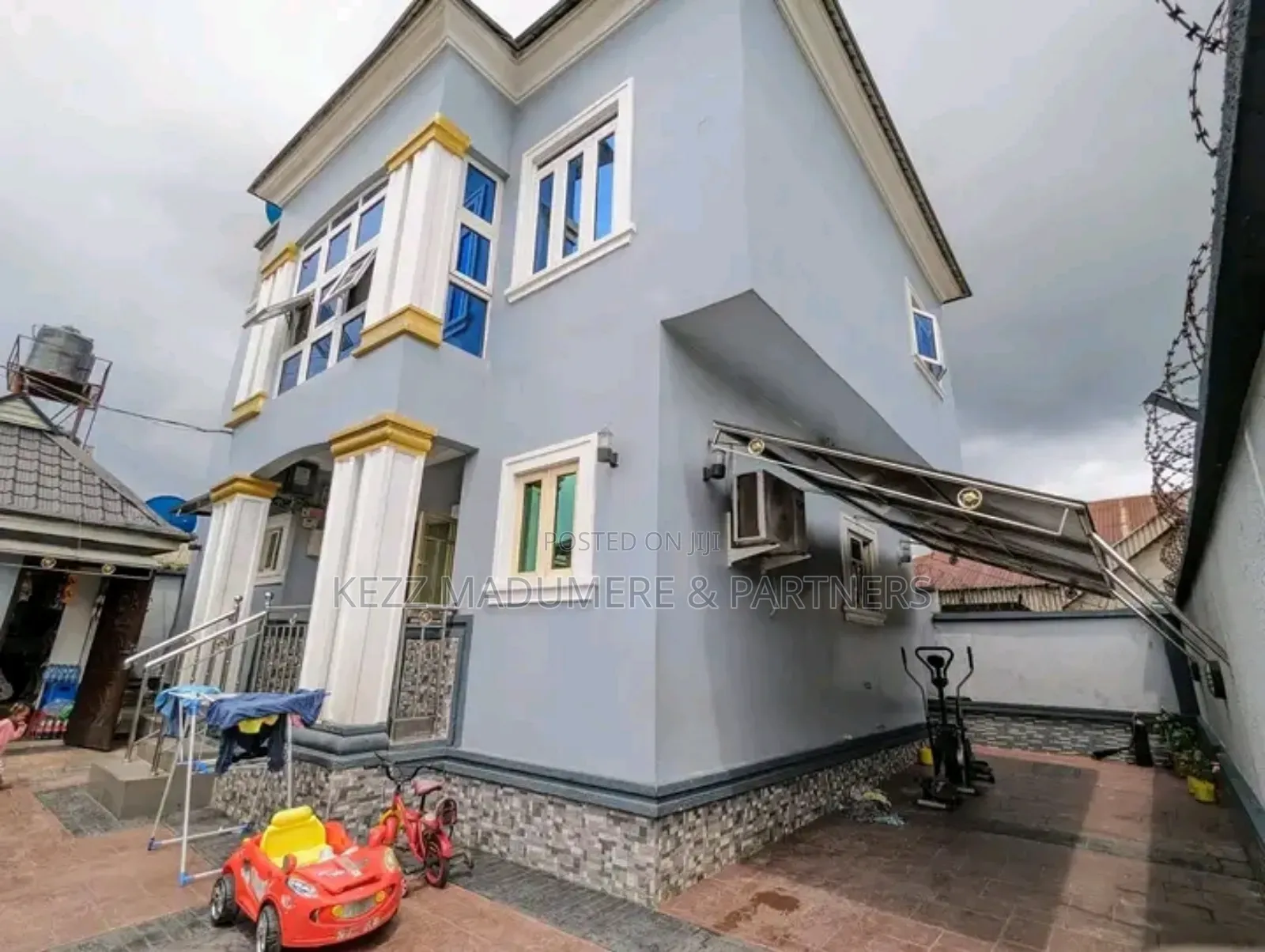 5bdrm Block of Flats in Akpa Ube Off Ibb for sale in Uyo