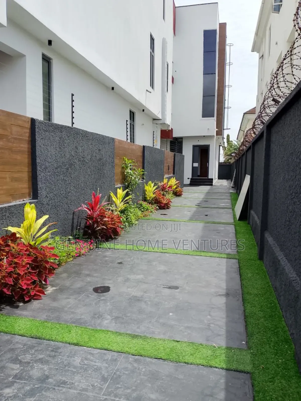 5bdrm Duplex in Lekki Phase 1 for sale in Lekki Phase 1