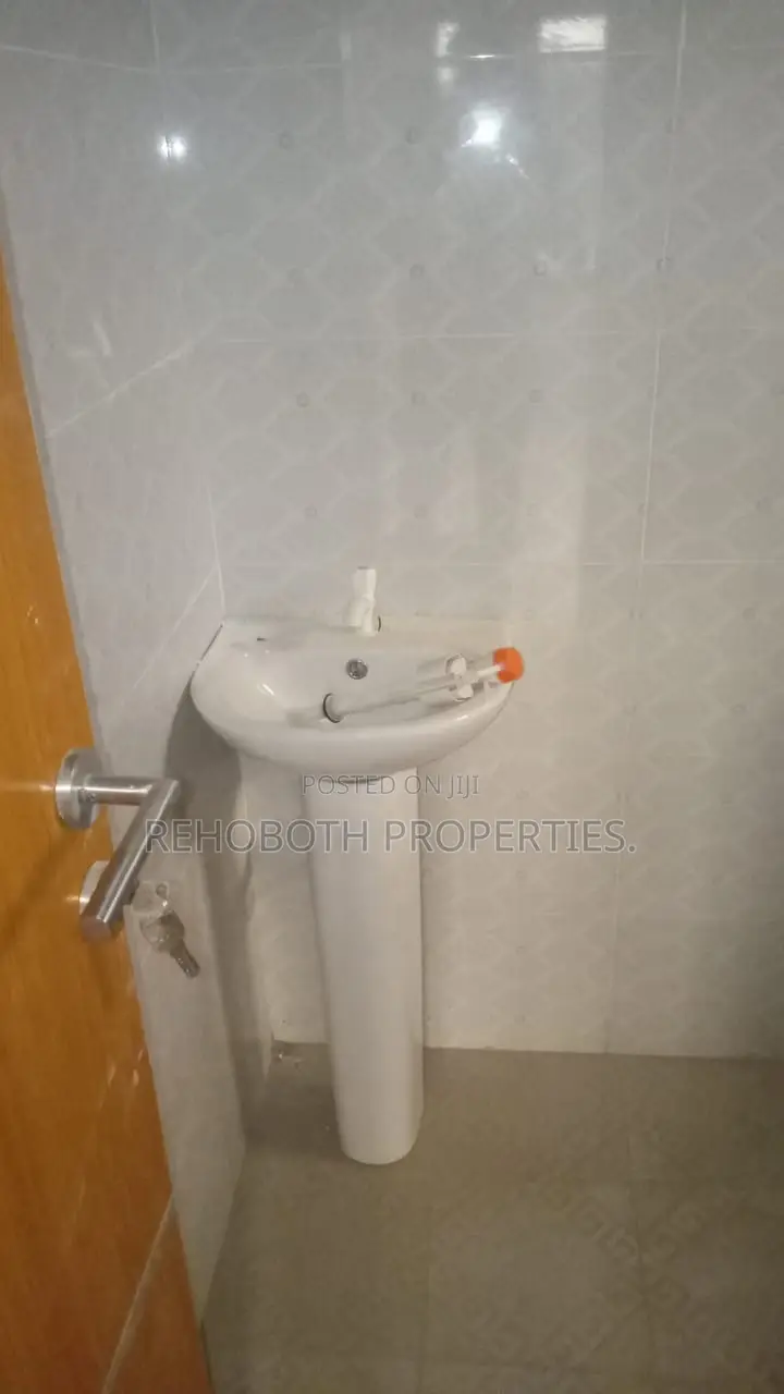 2bdrm Apartment in Ashaka Elebu, Akala Express for rent in Akala Express