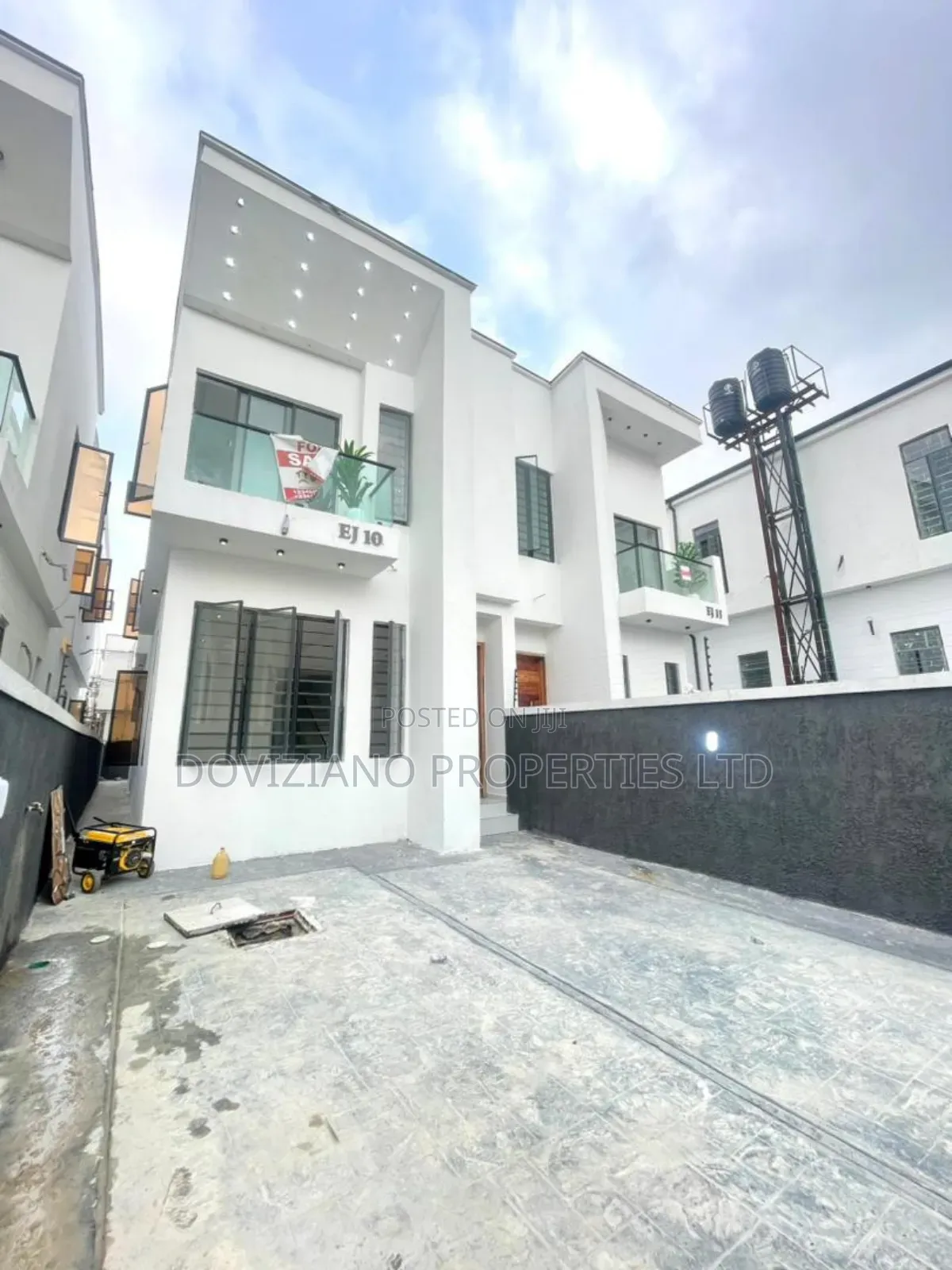 4bdrm Duplex in Ikota for sale in Ikota
