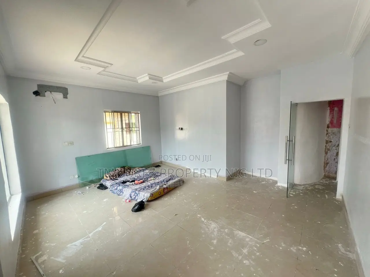 Shop Showroom for Rent at Lekki Phase1 in Lekki Phase 1