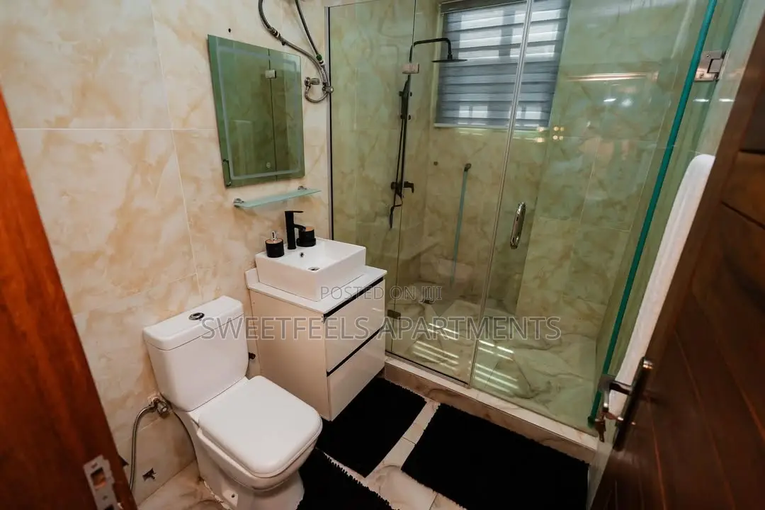 Cozy 1 Bedroom Apartment With Bath Tub and Ps5 in Ikate