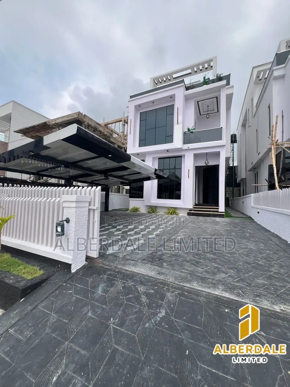 5bdrm Duplex in Ikota for sale in Ikota