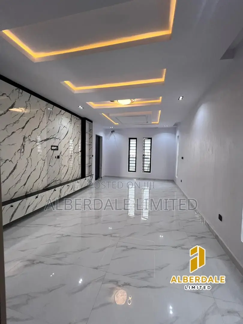 5bdrm Duplex in Ikota for sale in Ikota
