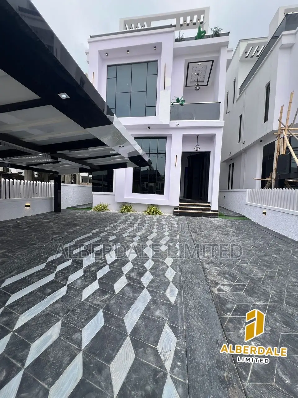 5bdrm Duplex in Ikota for sale in Ikota