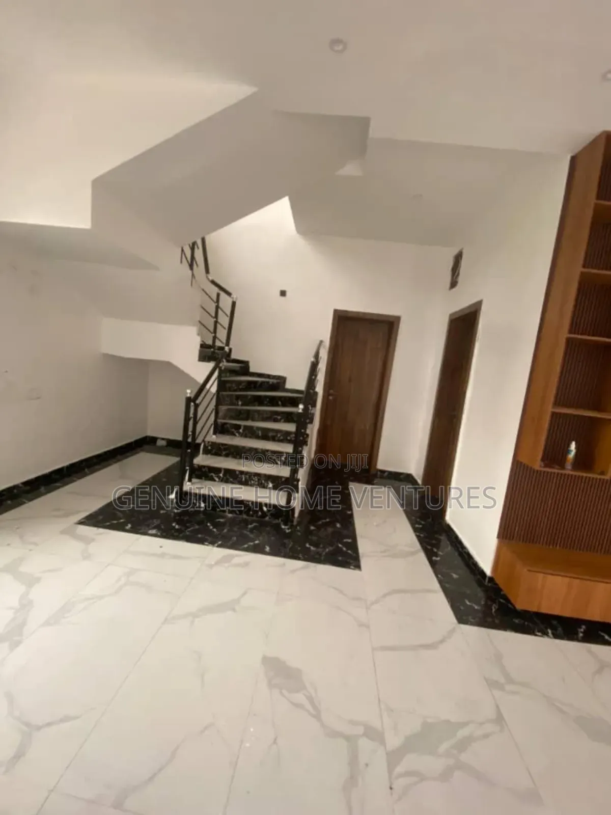 5bdrm Duplex in Orchid, Chevron for rent in Chevron