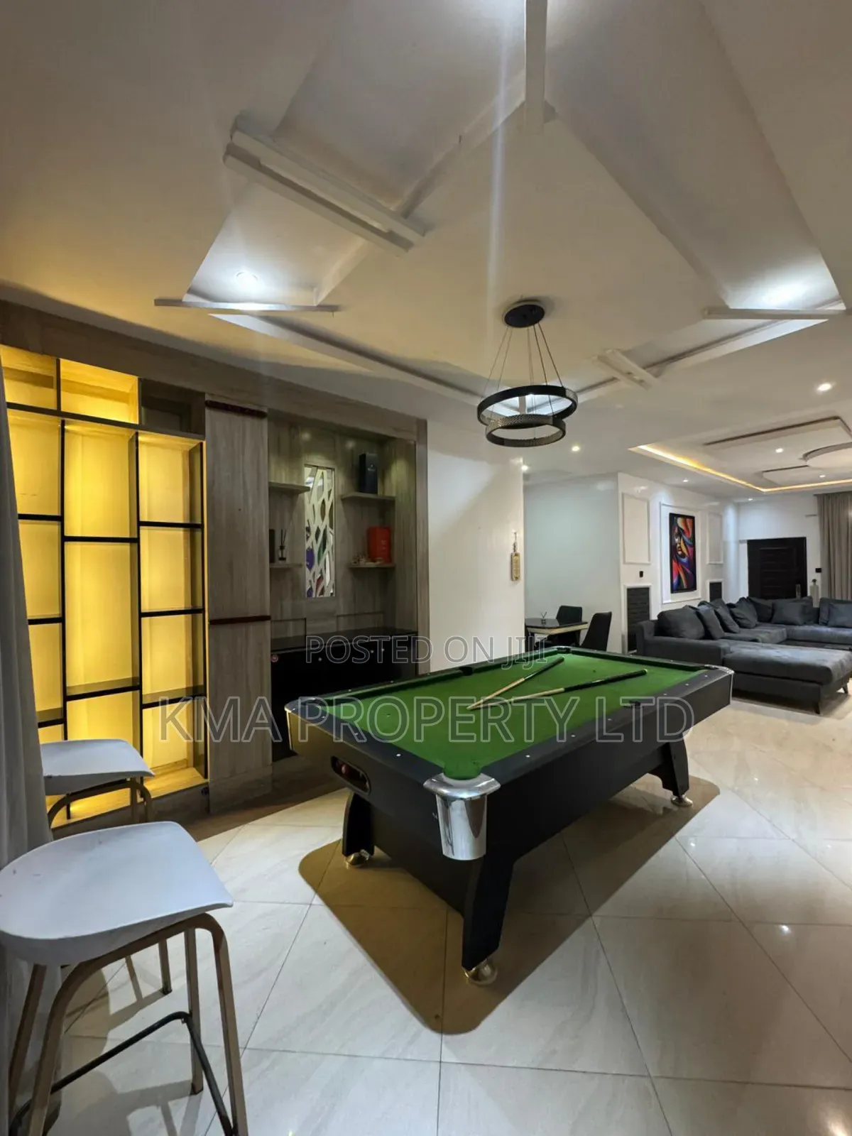 Luxurious 3 Bedroom Apartment With Pool and Snooker Table in Lekki Phase 1
