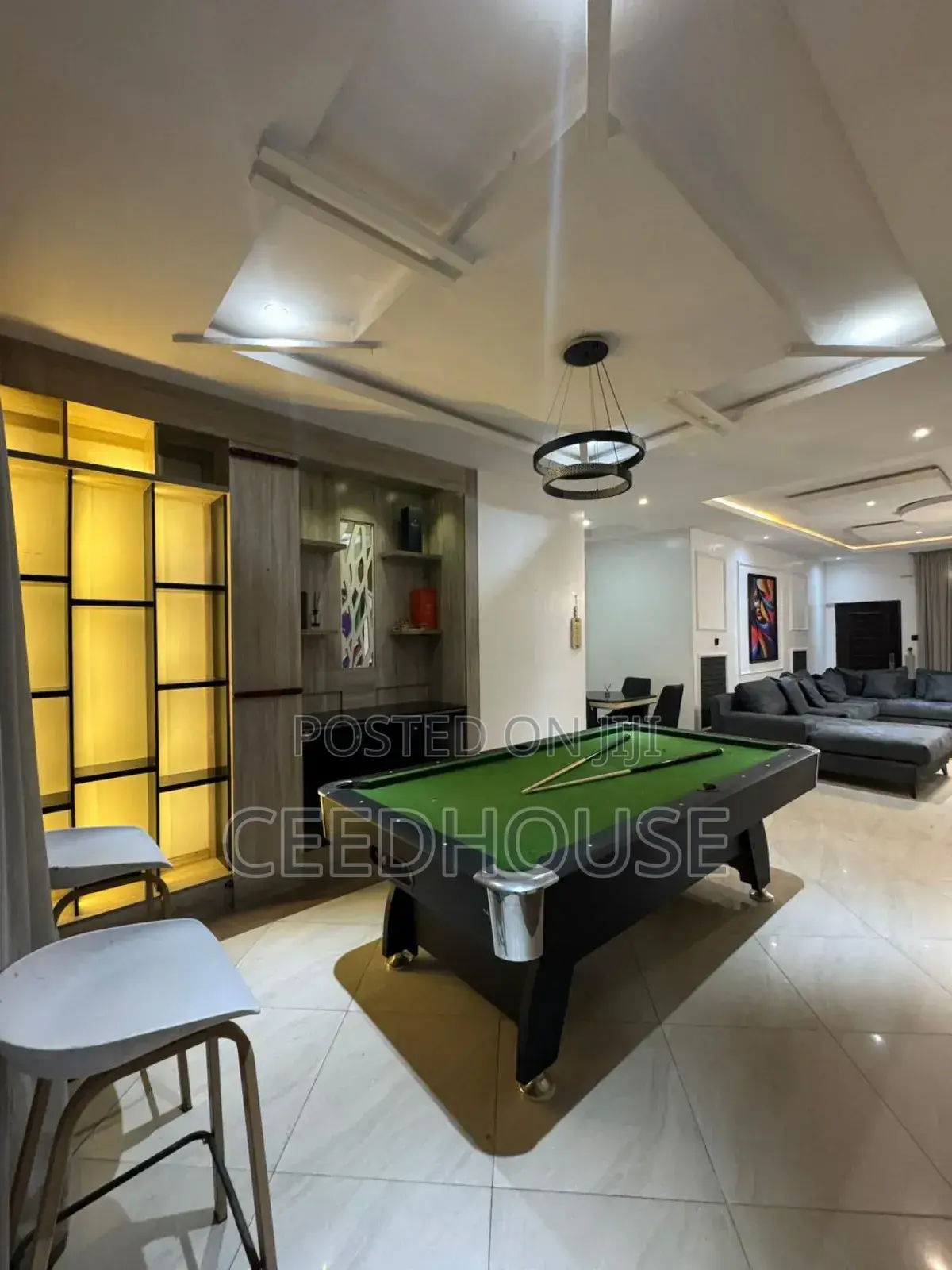 Luxurious 3 Bedroom Apartment With Pool and Snooker Table in Lekki Phase 1