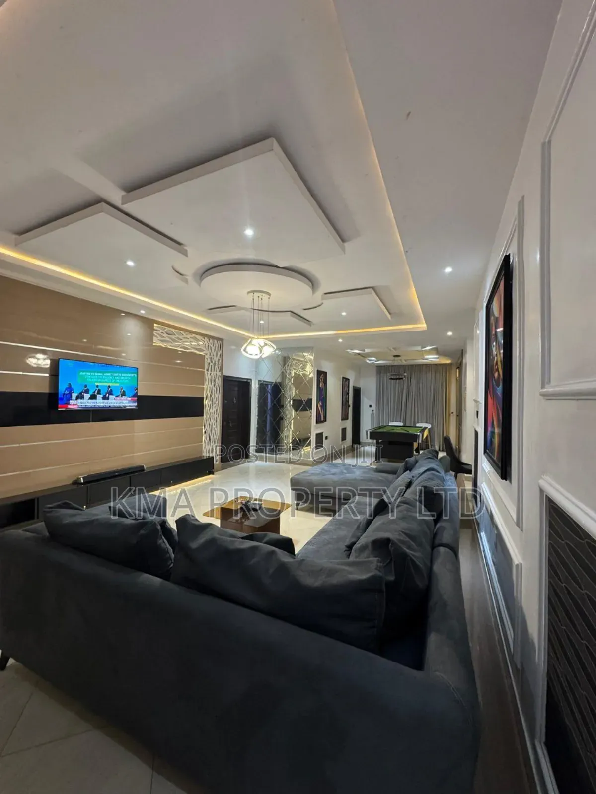Luxurious 3 Bedroom Apartment With Pool and Snooker Table in Lekki Phase 1