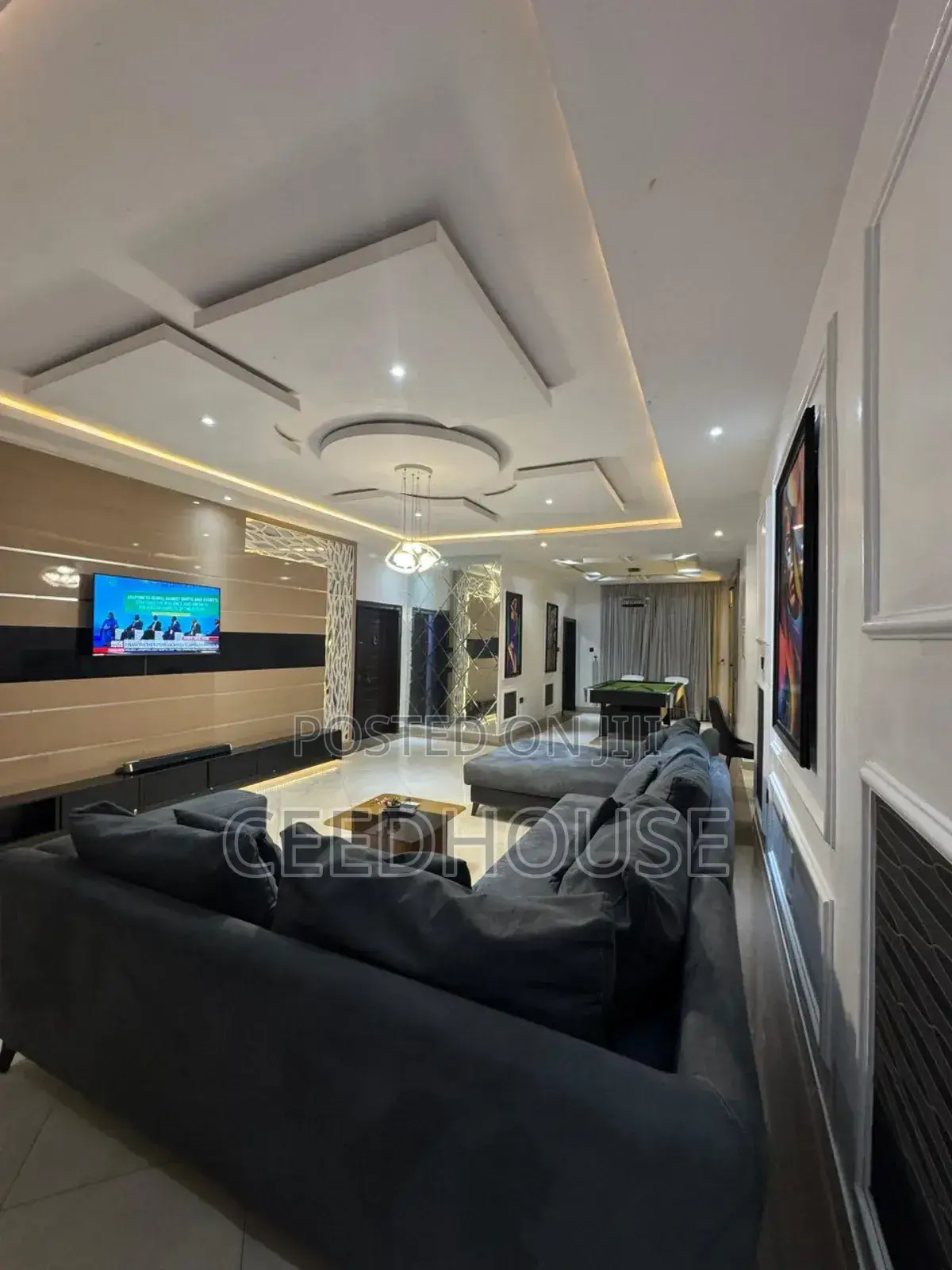 Luxurious 3 Bedroom Apartment With Pool and Snooker Table in Lekki Phase 1