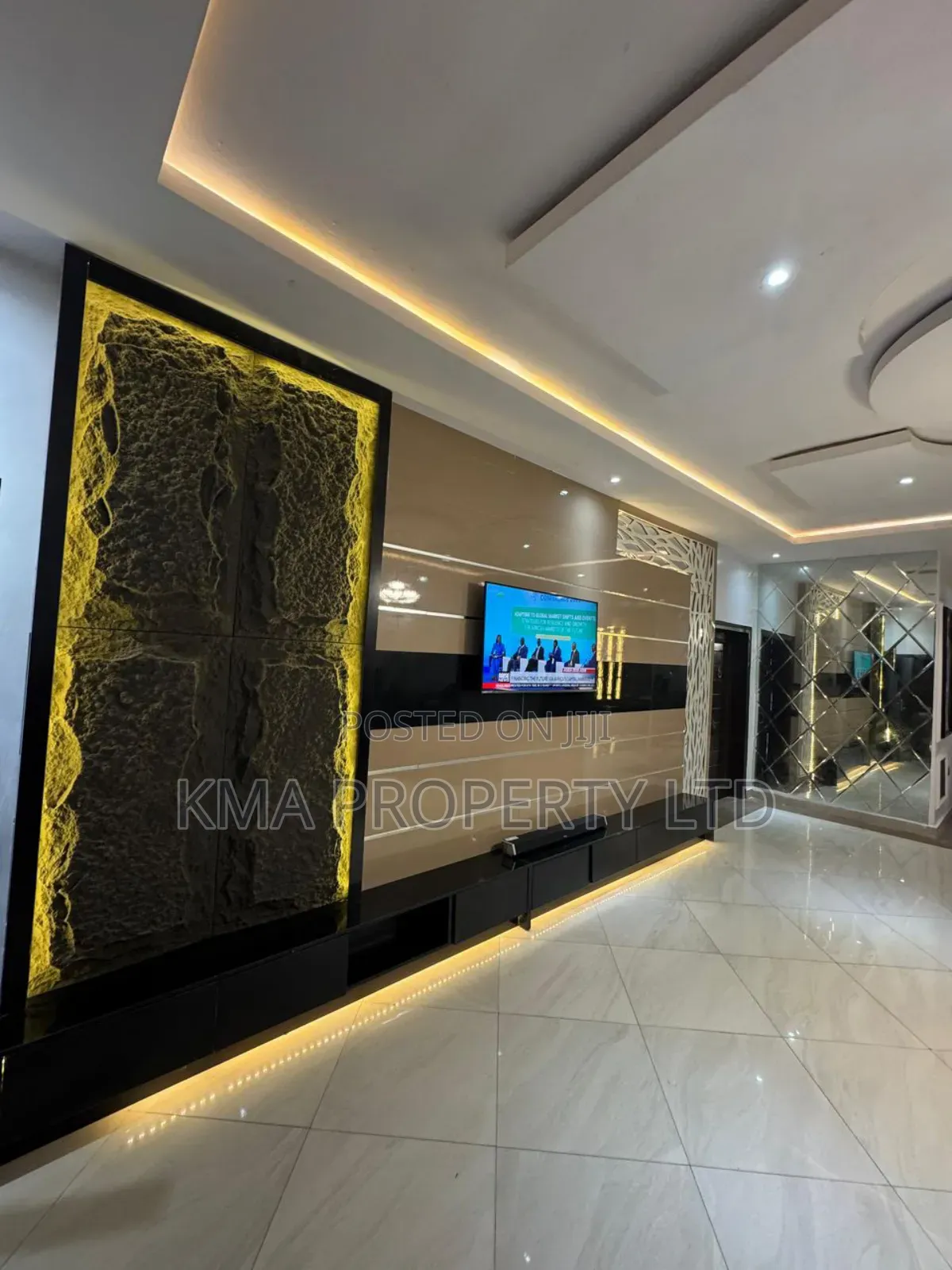 Luxurious 3 Bedroom Apartment With Pool and Snooker Table in Lekki Phase 1