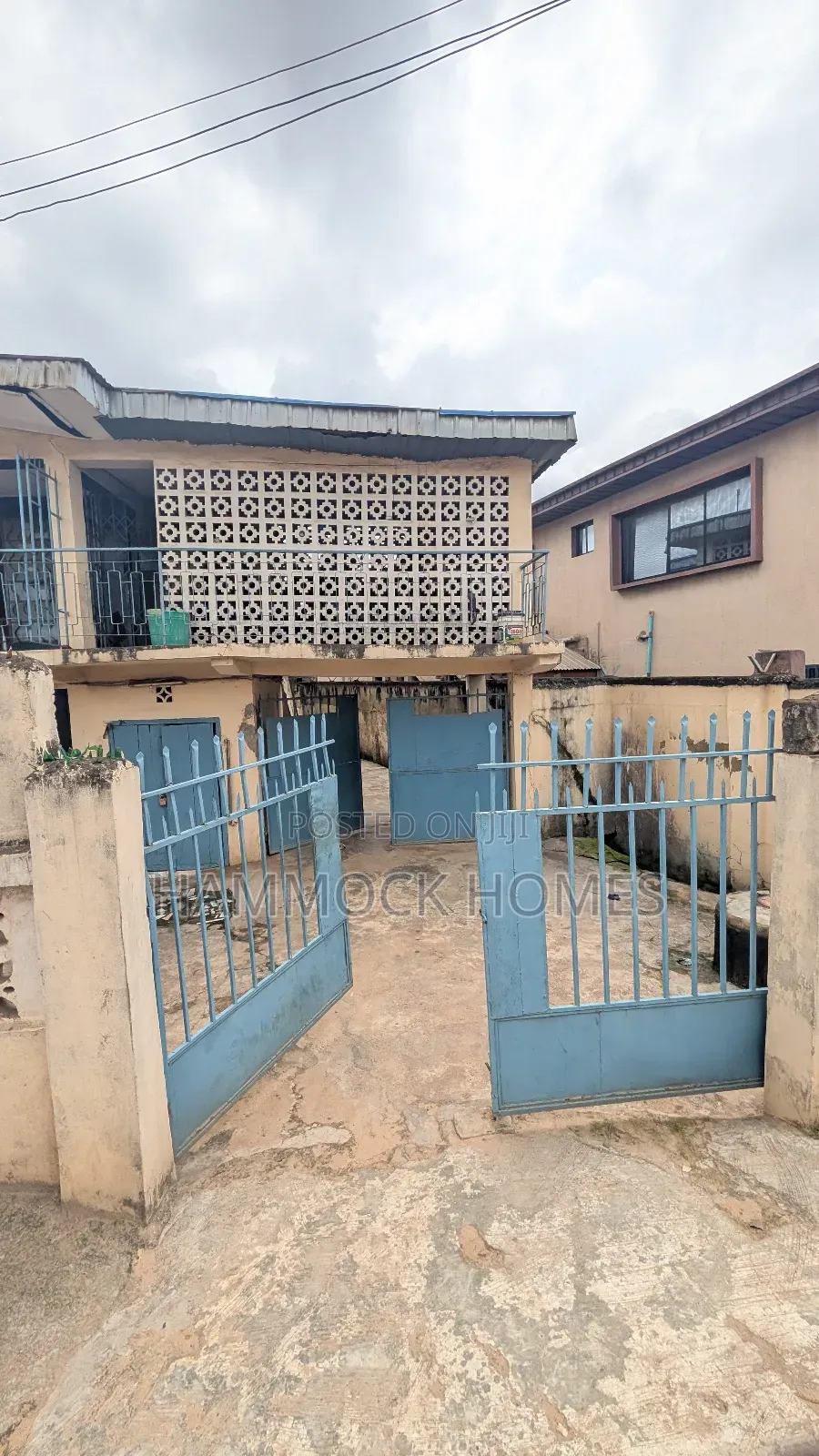 10bdrm Block of Flats in Anfani Main Road for sale in Rind Road