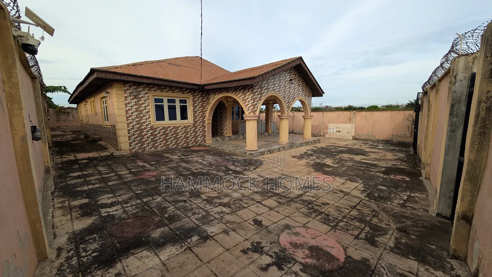 4bdrm Bungalow in Omolaso Area, Iwo Road for sale in Iwo Road