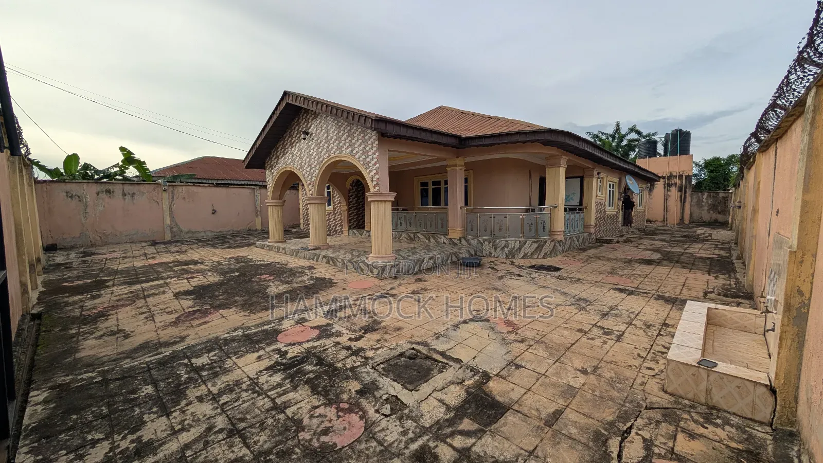 4bdrm Bungalow in Omolaso Area, Iwo Road for sale in Iwo Road