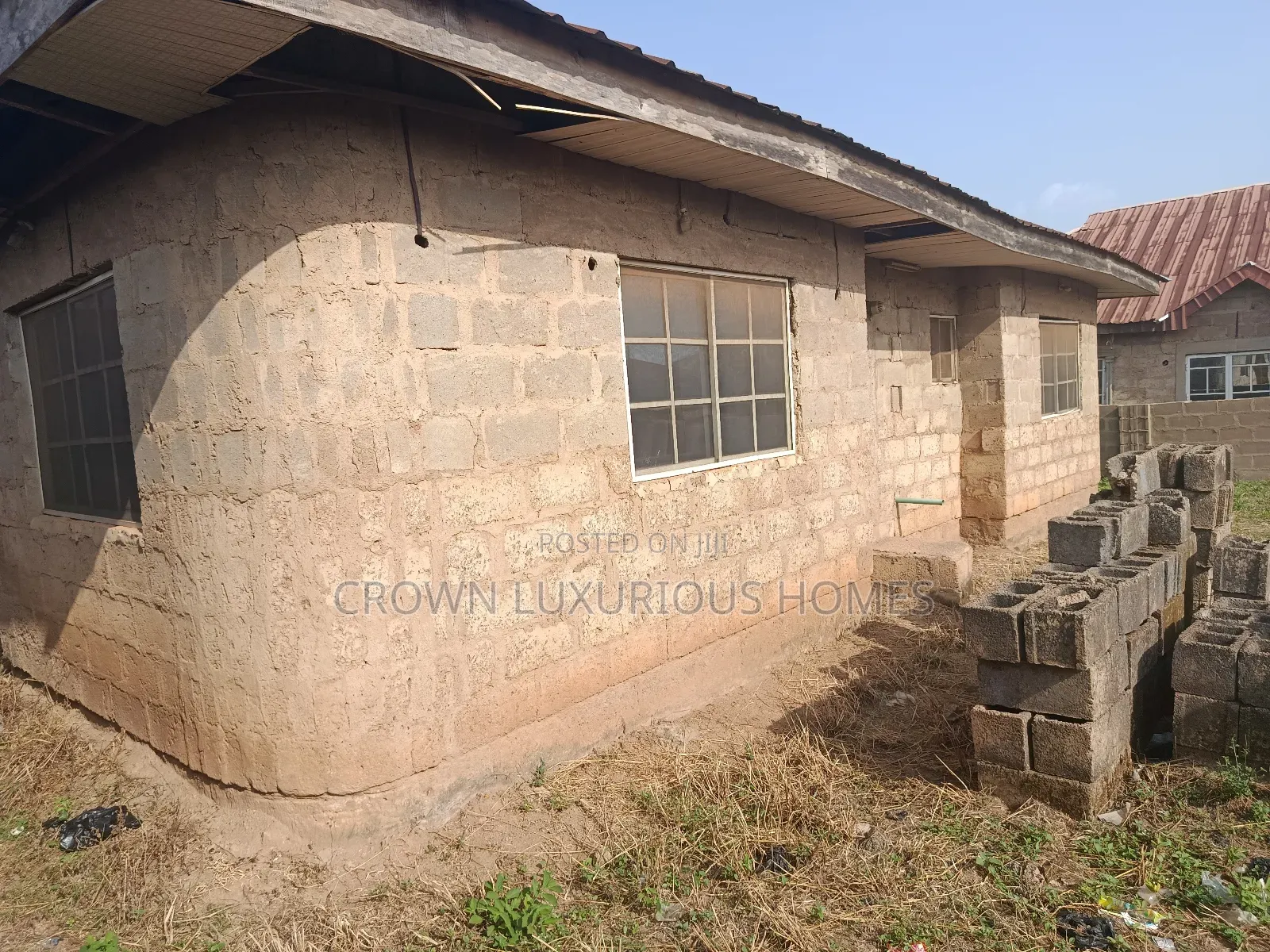 3bdrm Bungalow in Alawode Area, Aroro for sale in Ibadan