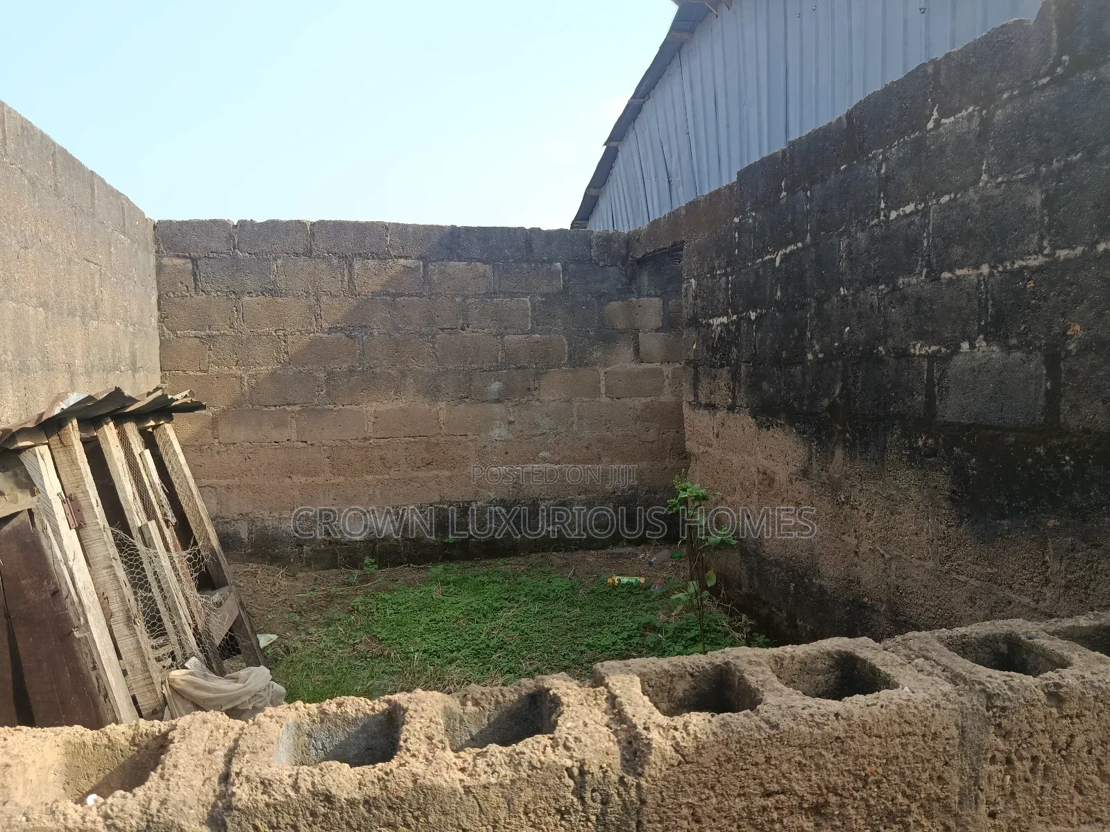 3bdrm Bungalow in Alawode Area, Aroro for sale in Ibadan