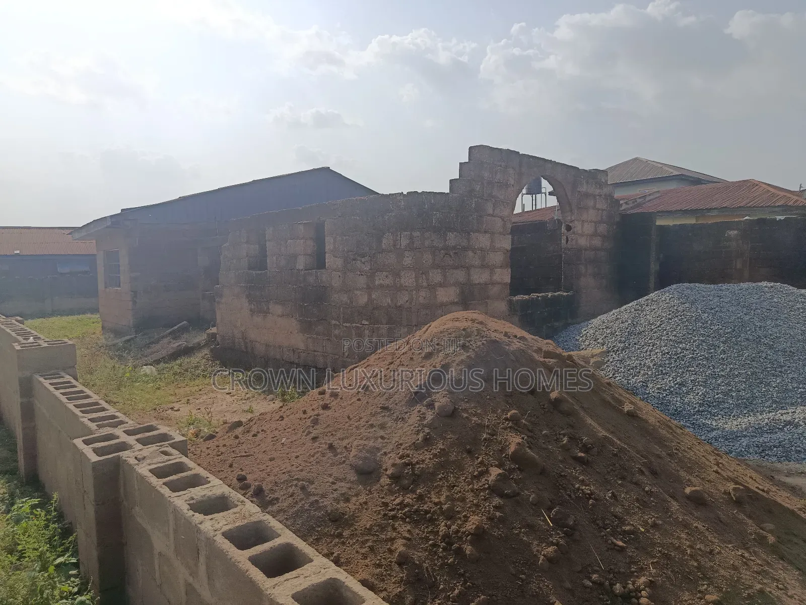 3bdrm Bungalow in Alawode Area, Aroro for sale in Ibadan