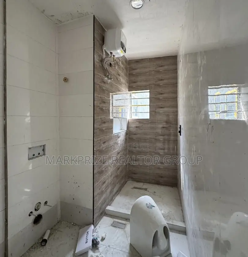 5bdrm Duplex in Surulere Lagos for sale in Surulere