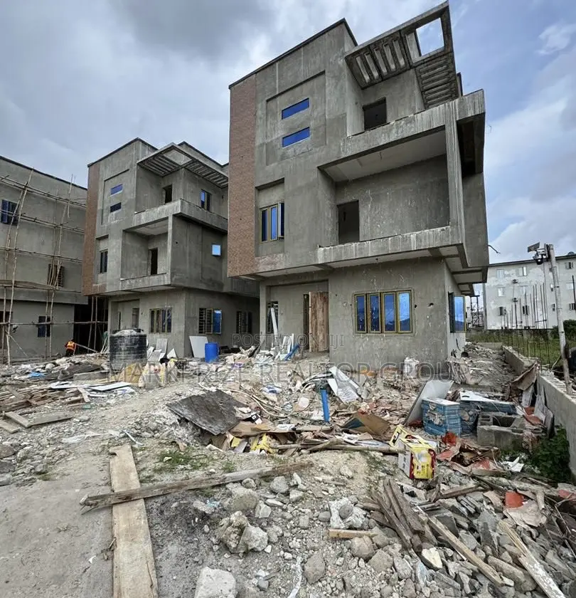 5bdrm Duplex in Surulere Lagos for sale in Surulere
