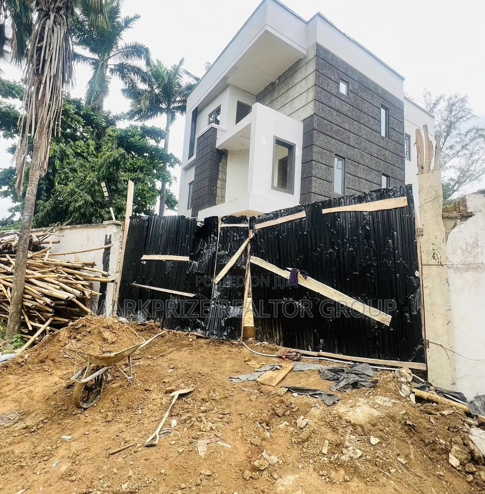 5bdrm Duplex in Omole Phase 2 Lagos for sale in Omole Phase 2