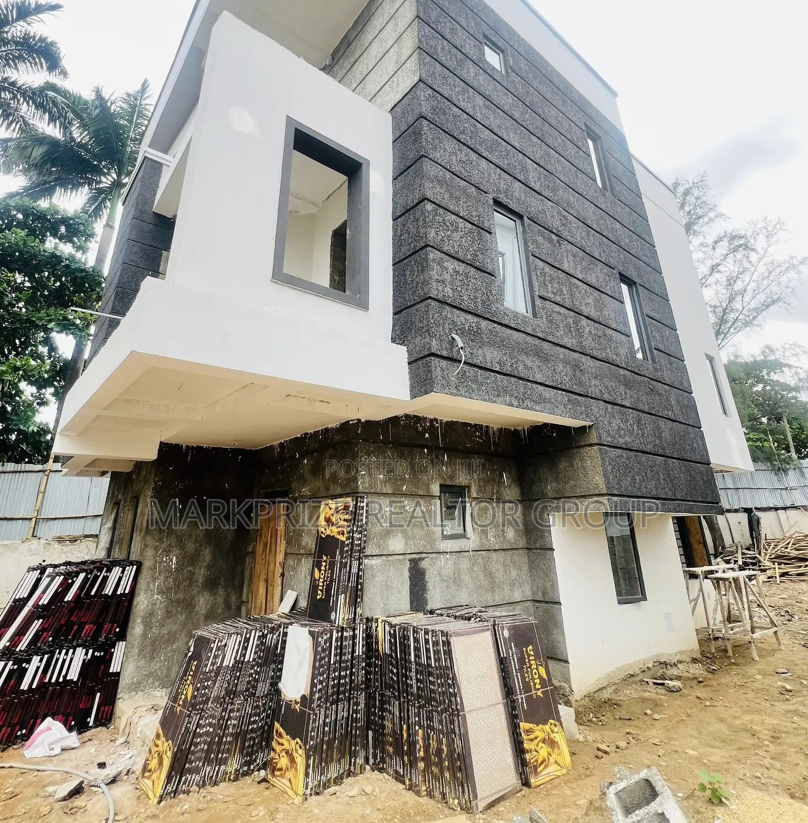 5bdrm Duplex in Omole Phase 2 Lagos for sale in Omole Phase 2
