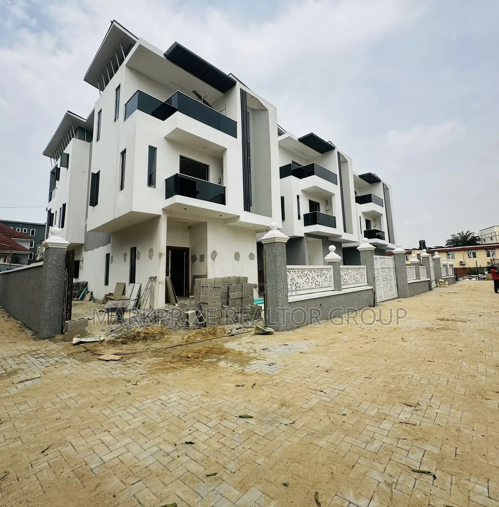 5bdrm Duplex in Ikeja Gra Lagos for sale in Ikeja GRA