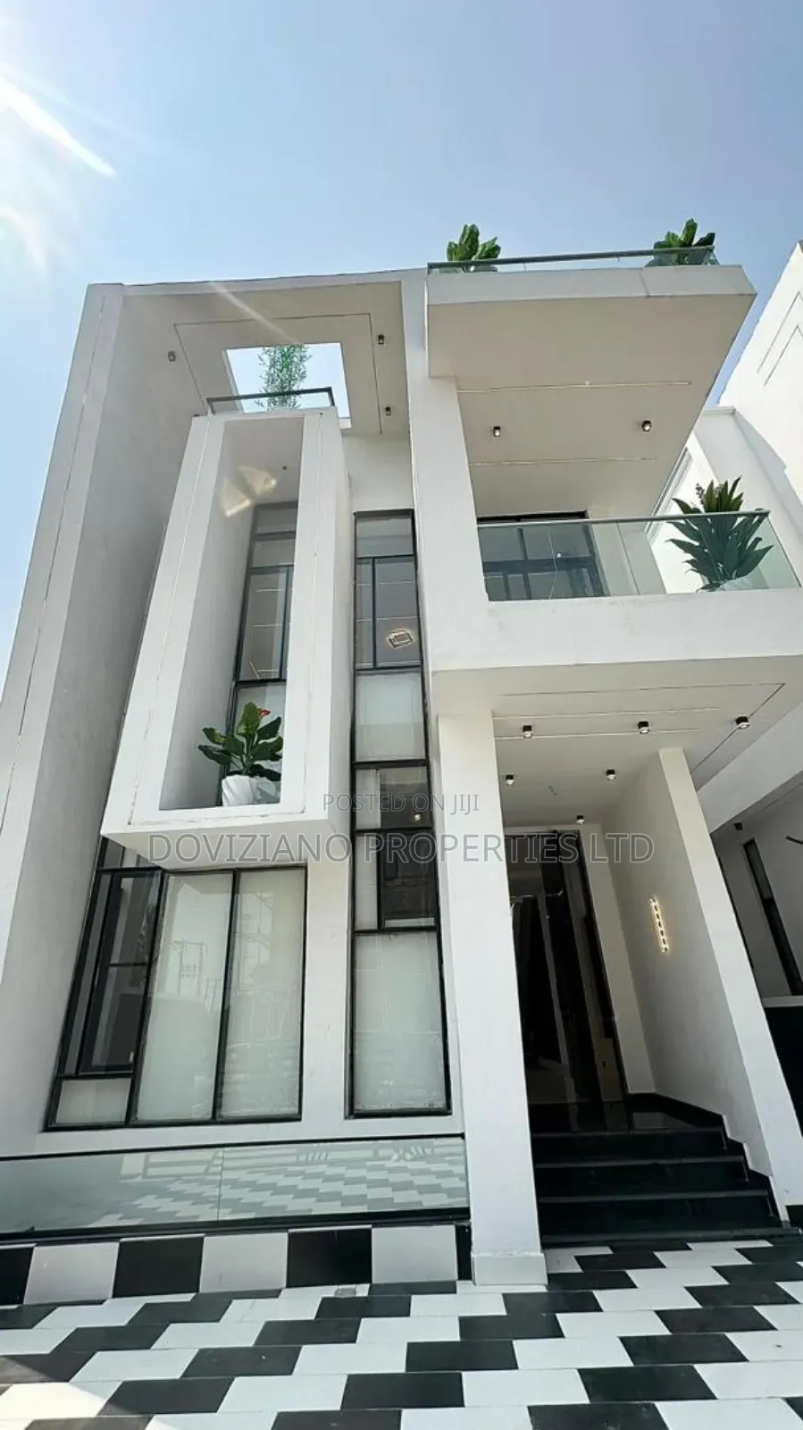 5bdrm Duplex in Chevron for sale in Chevron