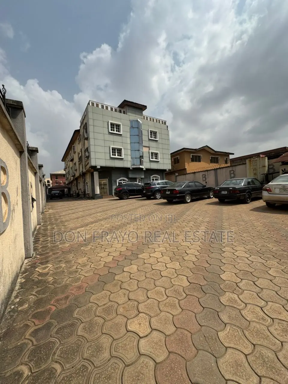 24 Rooms Functional Hotel for Sale at Oluyole Estate Ibadan in Oluyole Estate