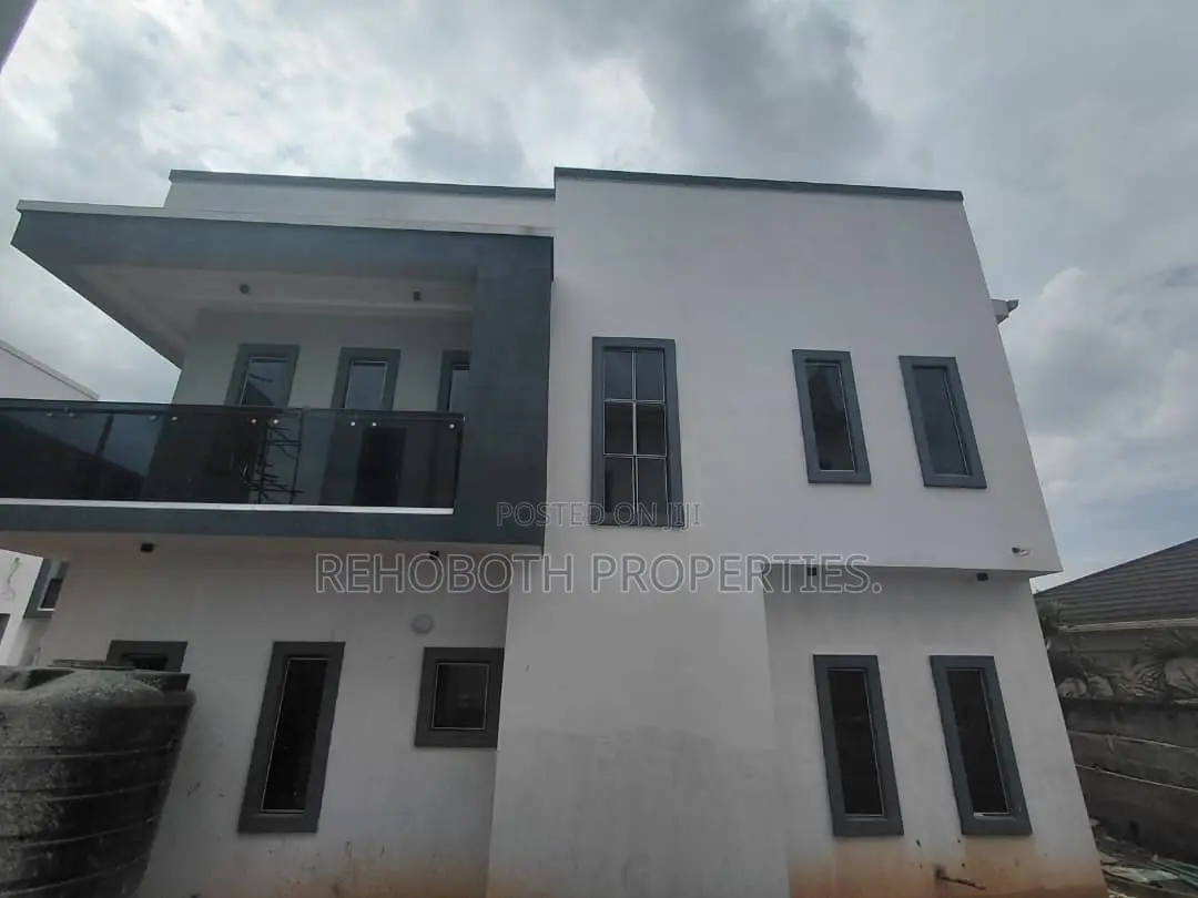 4bdrm Duplex in Sijuwade Str,Jericho for sale in Jericho