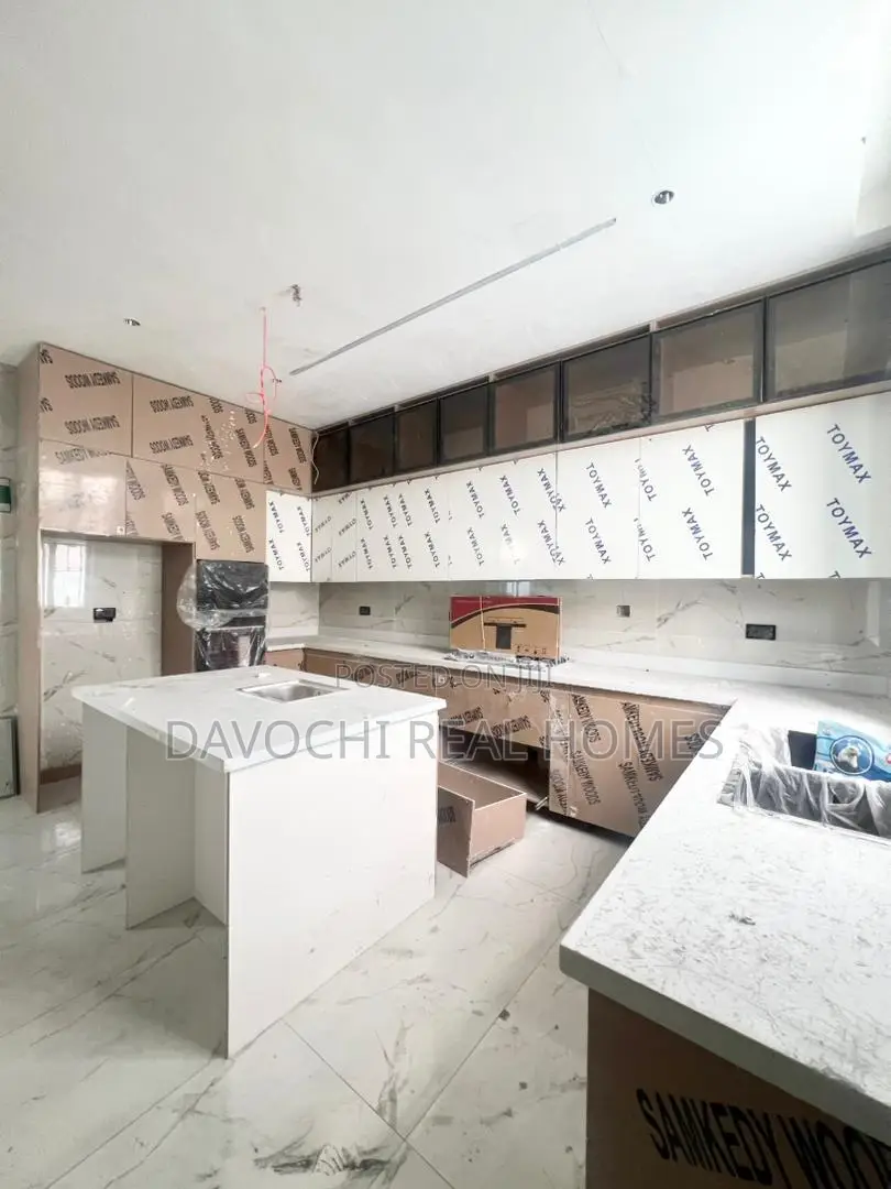 4bdrm Duplex in Ikota for sale in Ikota