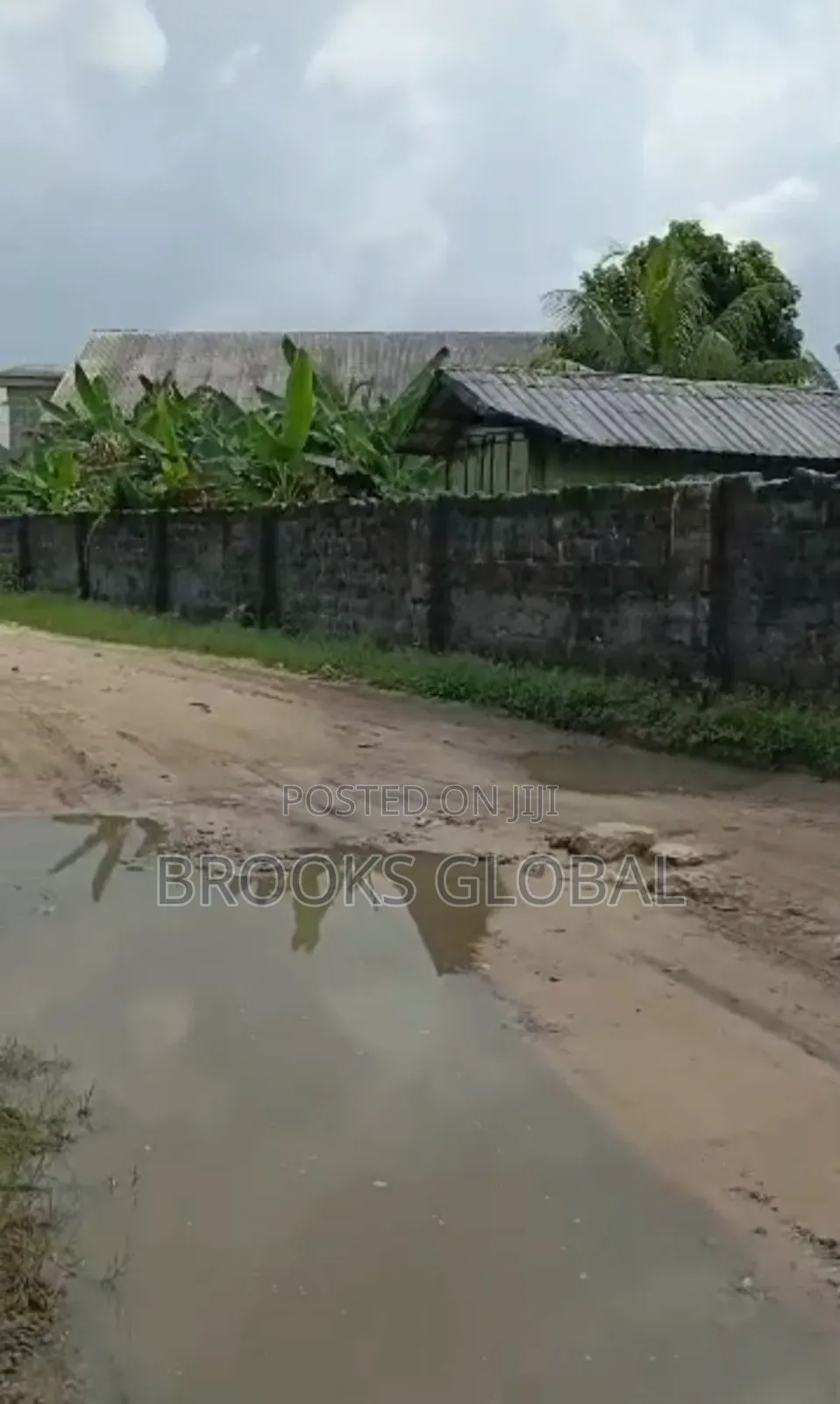 A Fence Round 1 Acre of Land Close 2 Otokutu Express, Otokutu 4 Sale in Warri