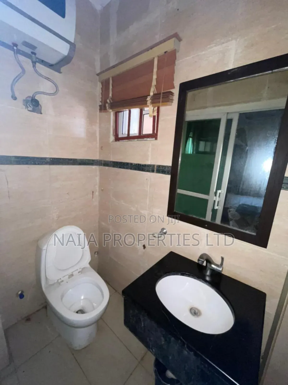 18 Rooms Functioning Hotel at Lekki Phase 1 for Lease in Lekki Phase 1