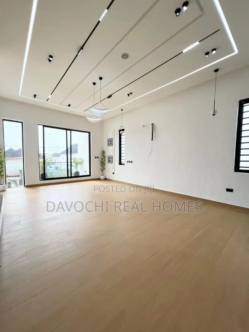 5bdrm Duplex in Chevron for sale in Chevron