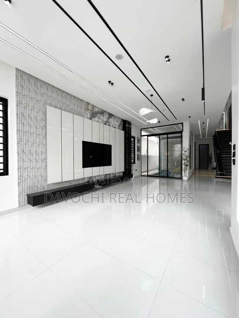 5bdrm Duplex in Chevron for sale in Chevron